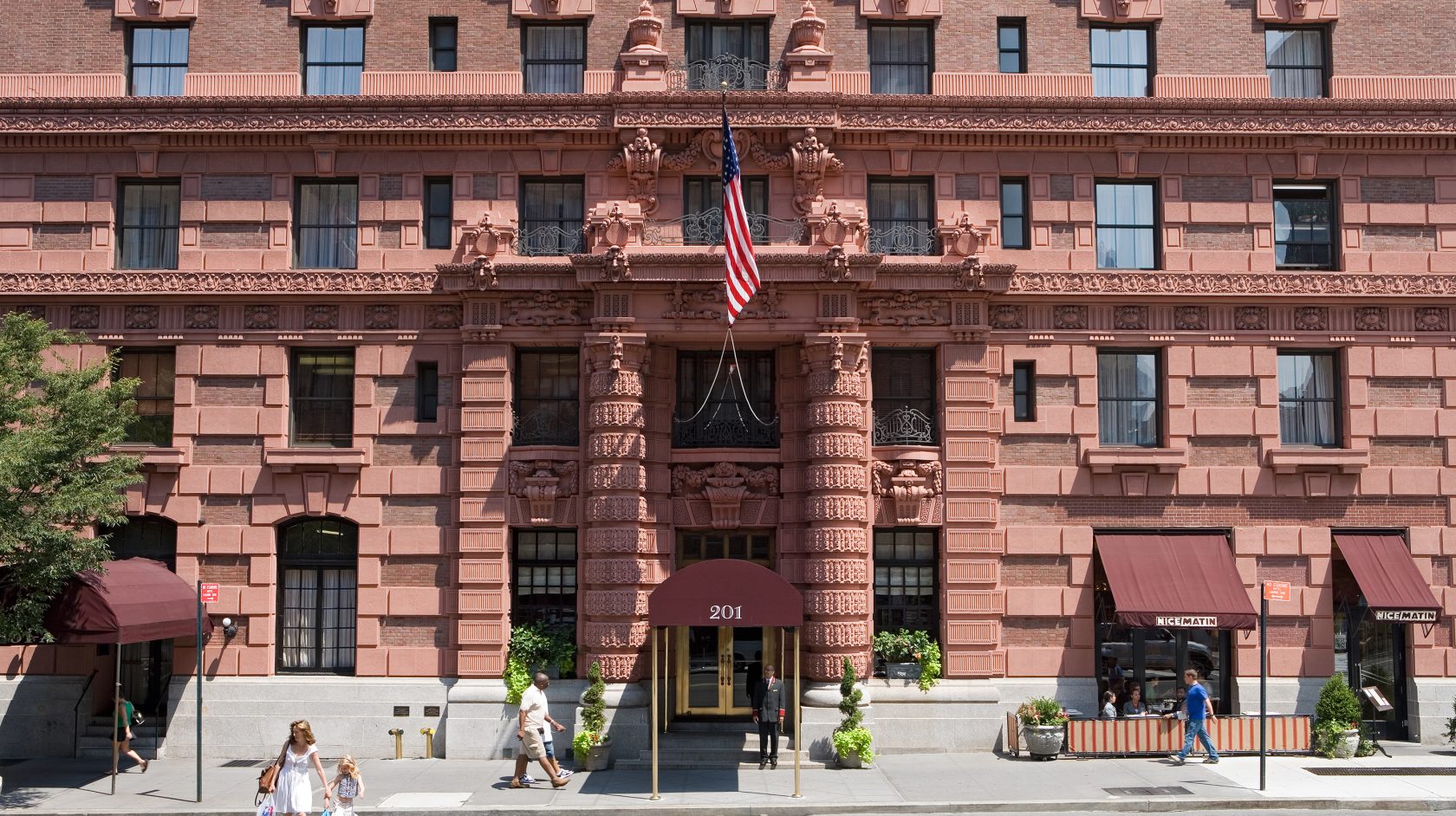 Image of the Lucerne Hotel in NYC